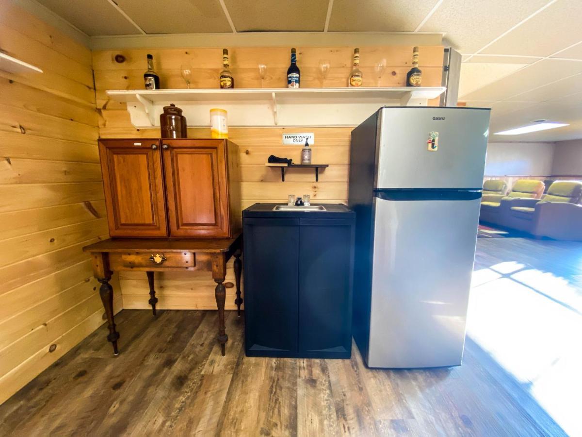 Modern Rustic Countryside Downstairs Guesthouse Севьервилл Экстерьер фото